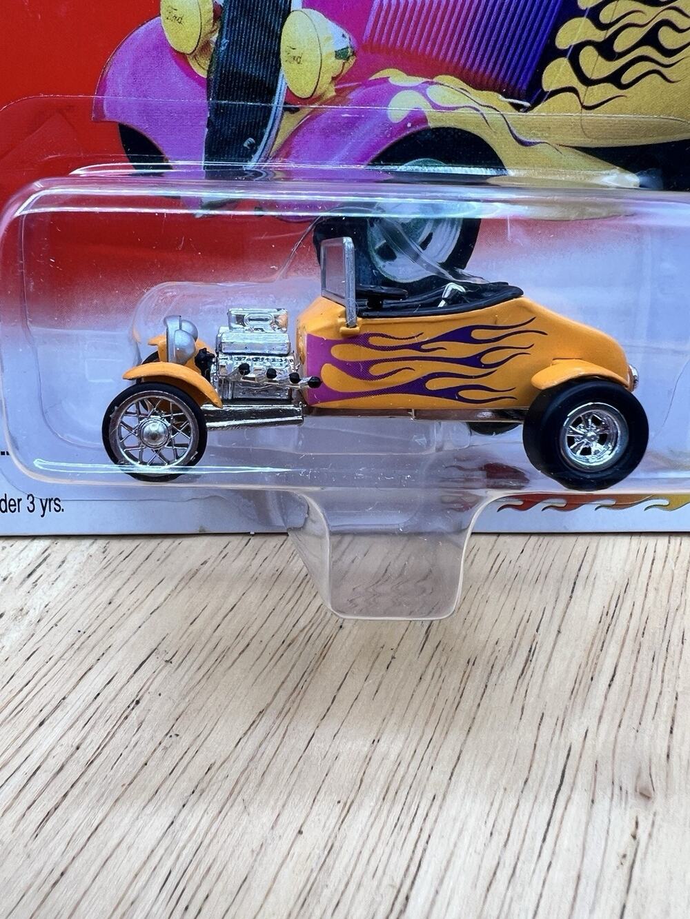JOHNNY LIGHTNING HOT RODS 1927 FORD T-ROADSTER YELLOW & PURPLE FLAMES 1/64 🛞🛞